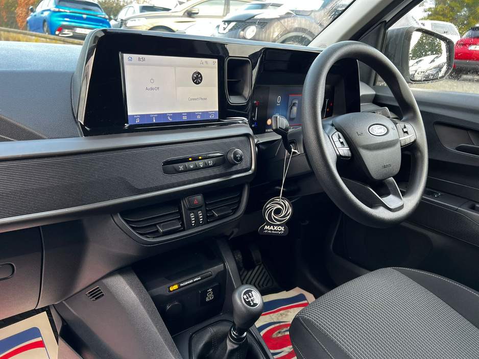 2024 Ford Transit Courier - image 9