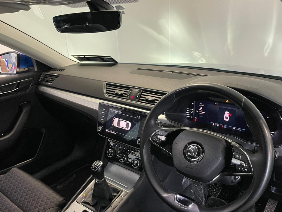 2023 Skoda Superb - image 13