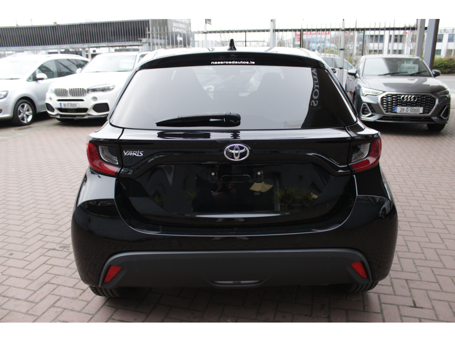 2020 Toyota Yaris - image 5