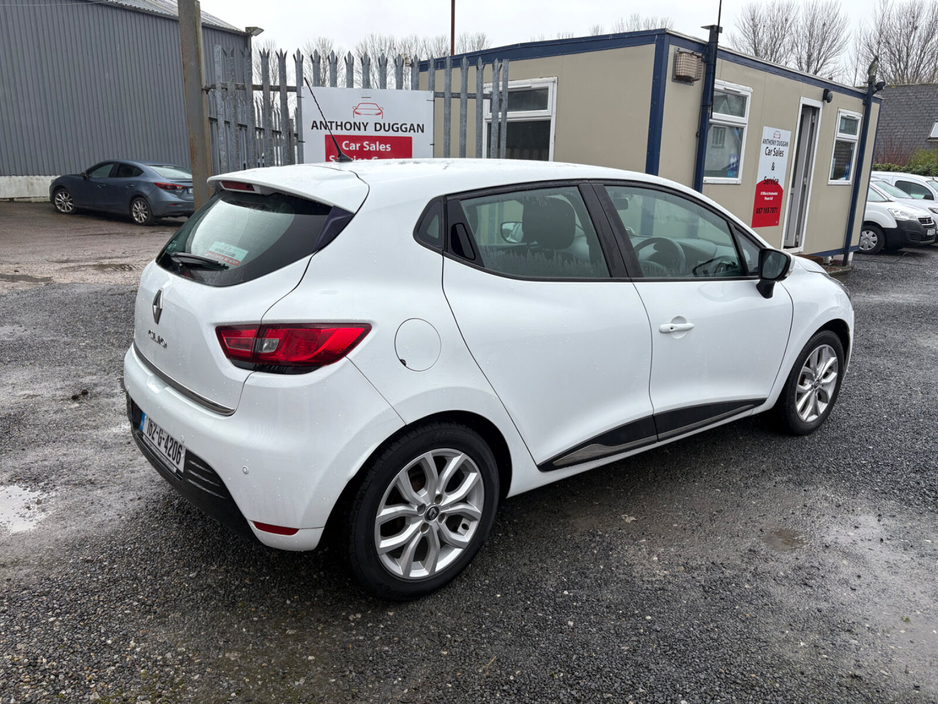 2016 Renault Clio - image 3