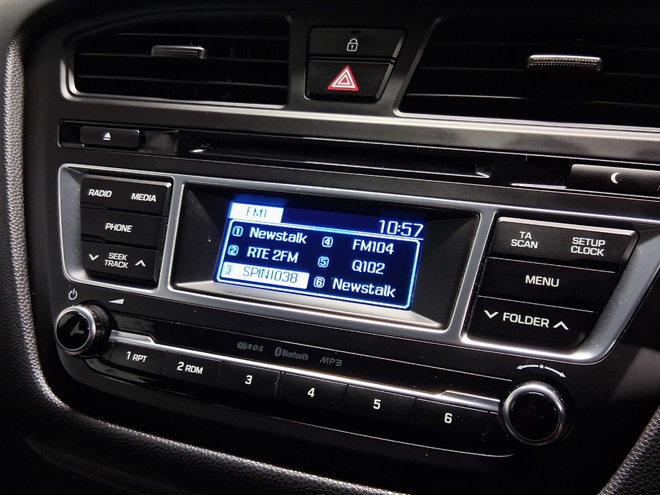 2016 Hyundai i20 - image 9