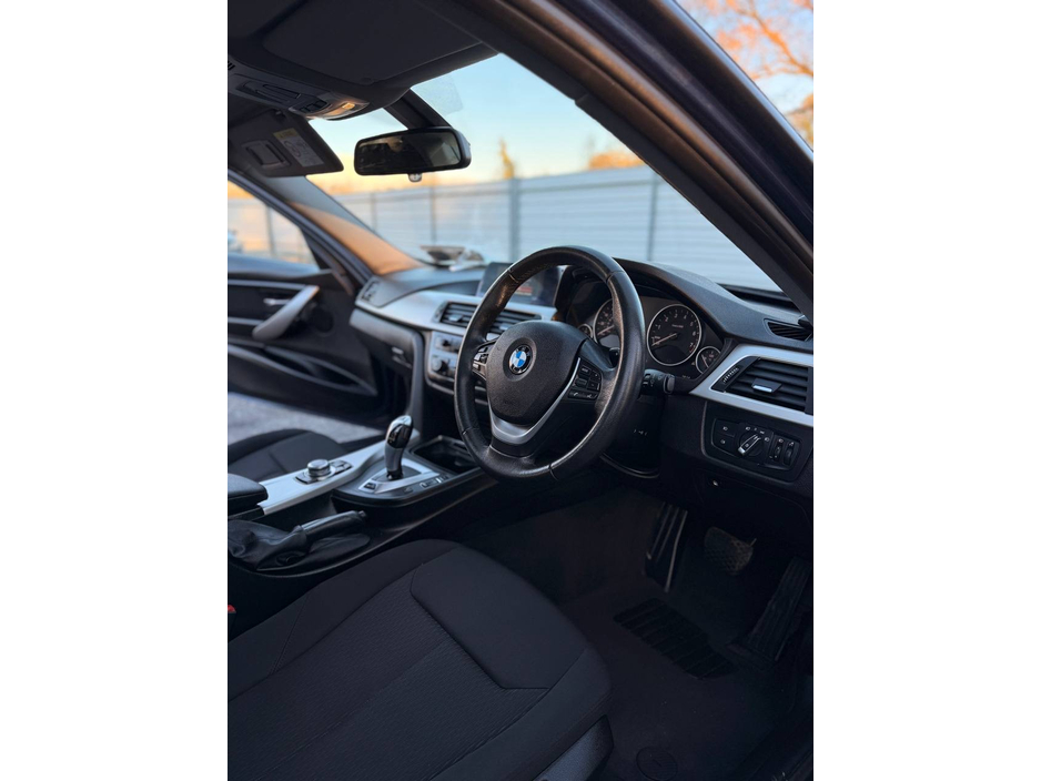 2017 BMW 3 Series - image 25