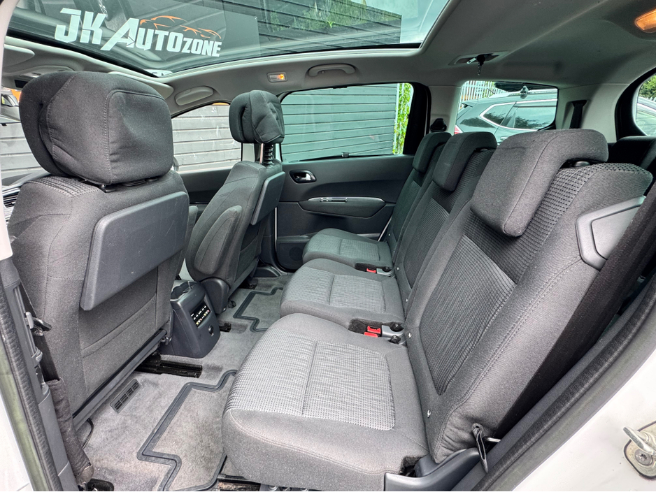 2013 Peugeot 5008 - image 11