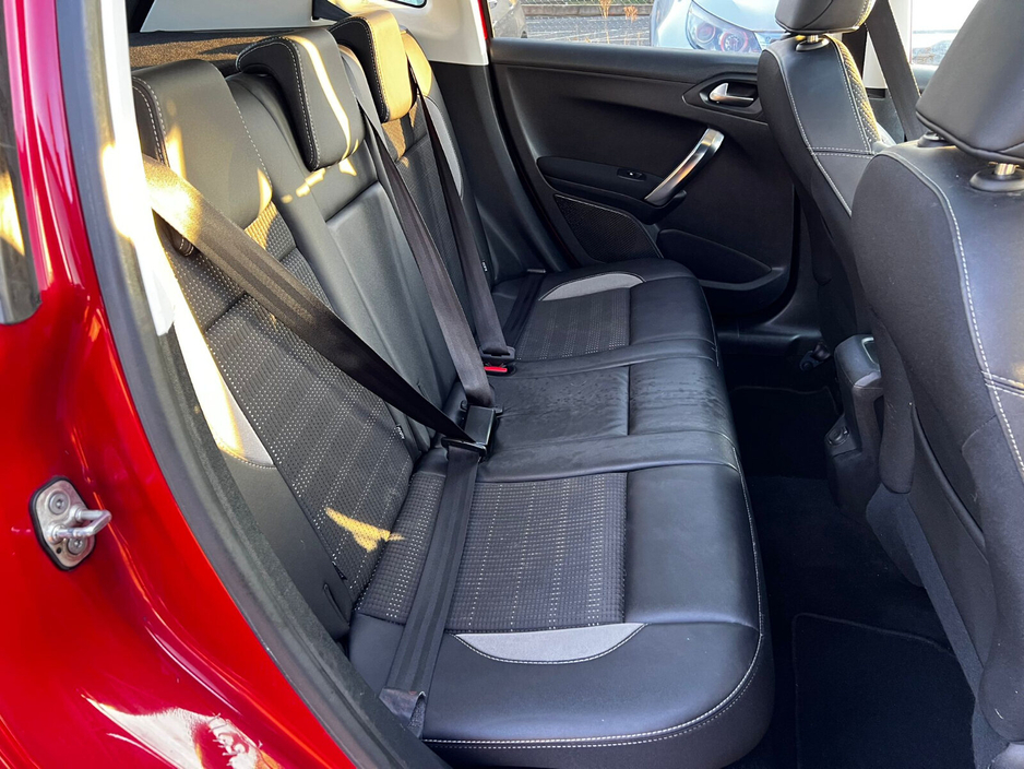 2018 Peugeot 2008 - image 9