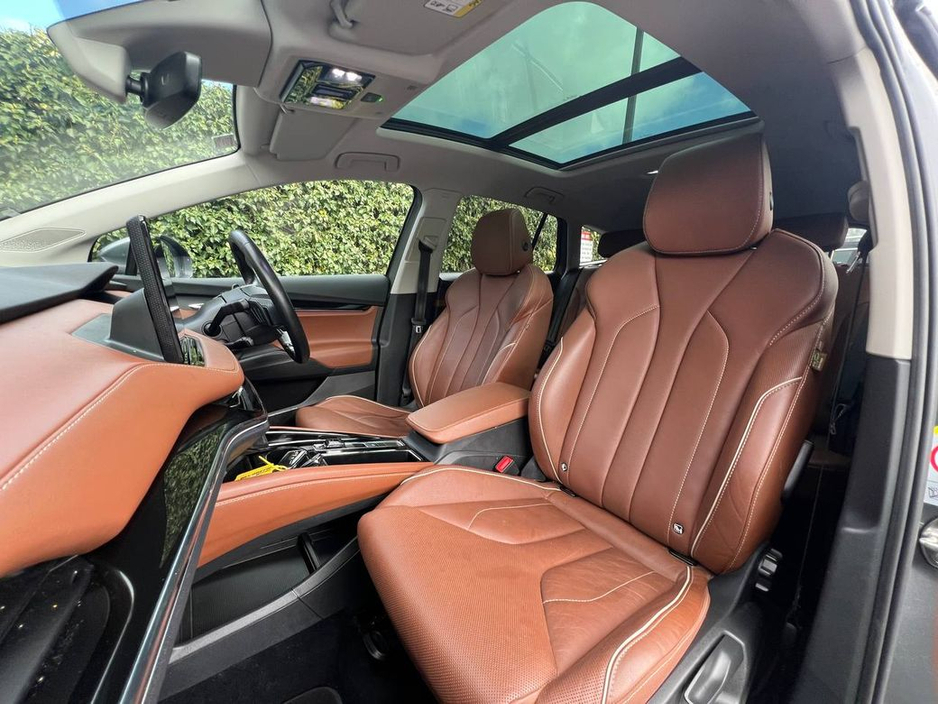 2022 Skoda Enyaq - image 2