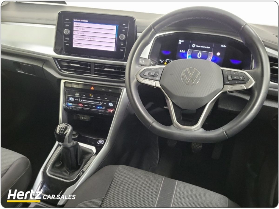 2024 Volkswagen T-Roc - image 12