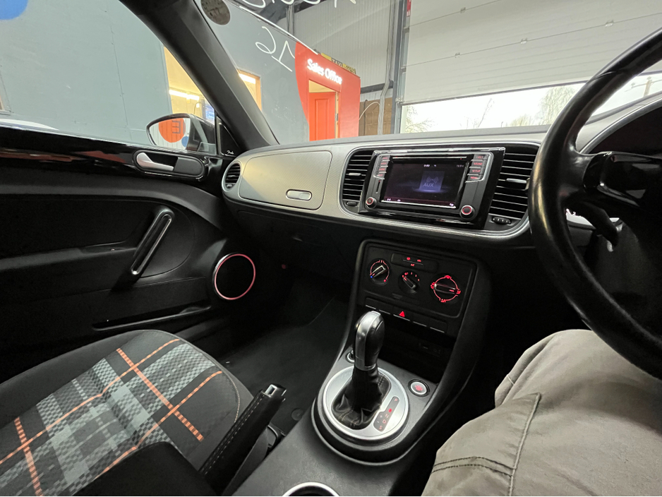 2016 Volkswagen Beetle - image 11