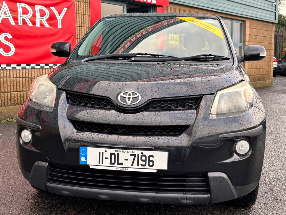 2011 Toyota Urban Cruiser - image 3