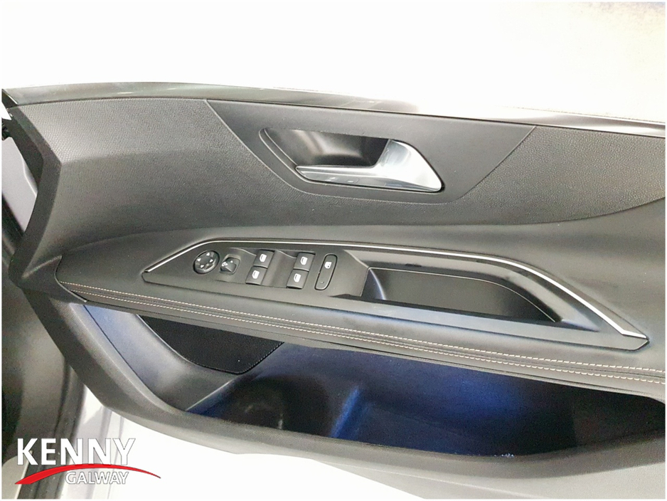 2024 Peugeot 5008 - image 22