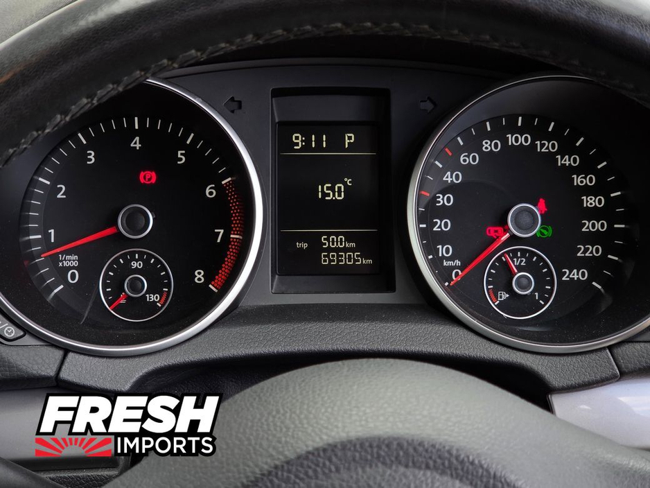 2013 Volkswagen Golf - image 8