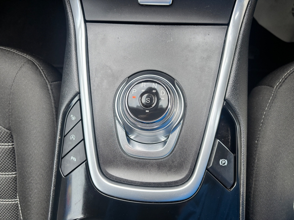 2019 Ford Galaxy - image 18