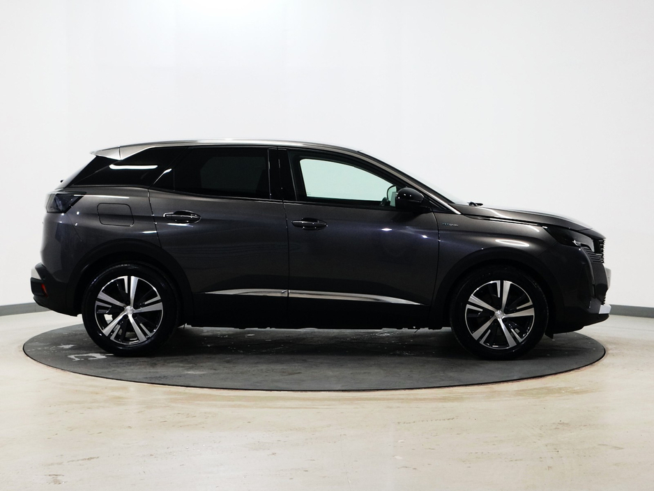 2022 Peugeot 3008 - image 2