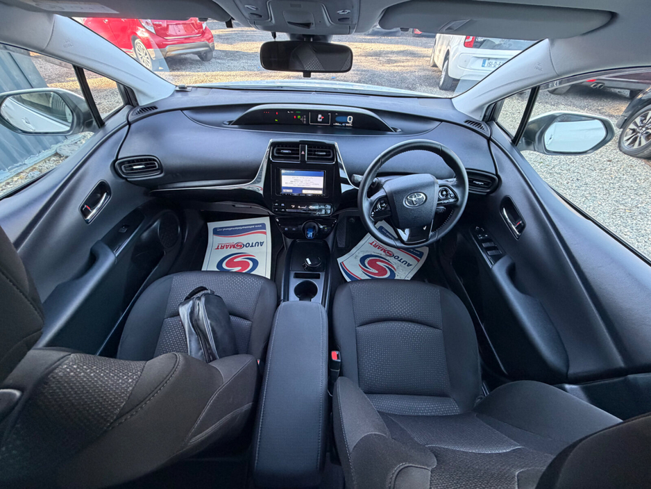 2022 Toyota Prius - image 9