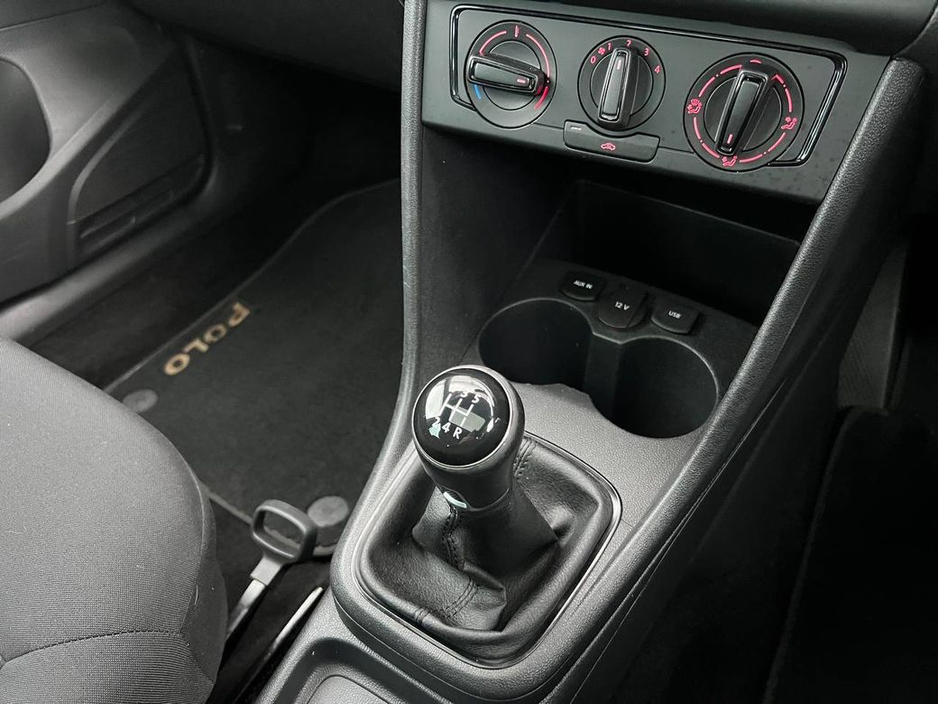 2017 Volkswagen Polo - image 12