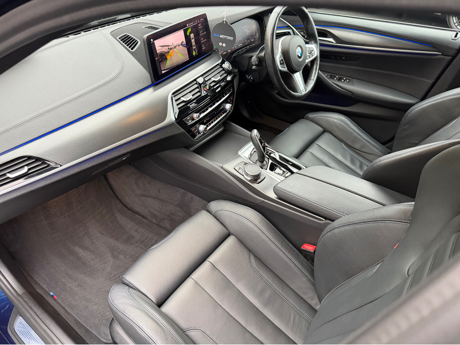 2020 BMW 5 Series - image 19