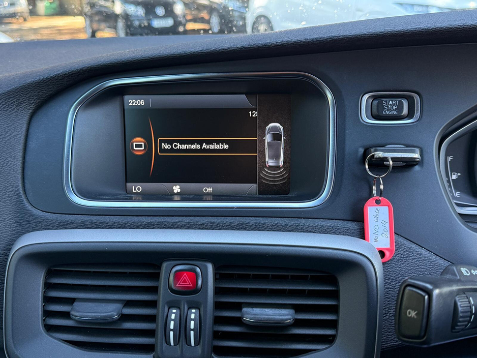 2014 Volvo V40 - image 11