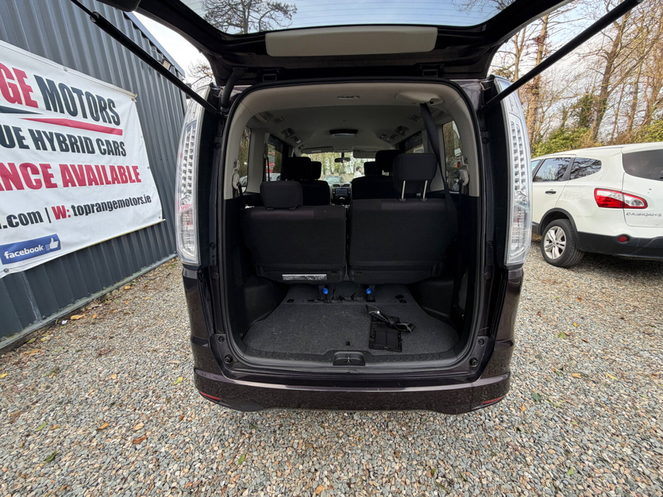 2013 Nissan Serena - image 6