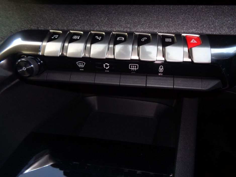 2022 Peugeot 3008 - image 14