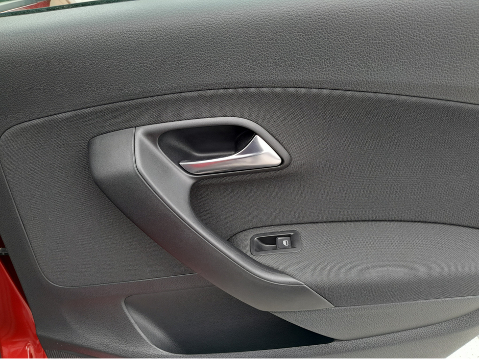 2016 Volkswagen Polo - image 16