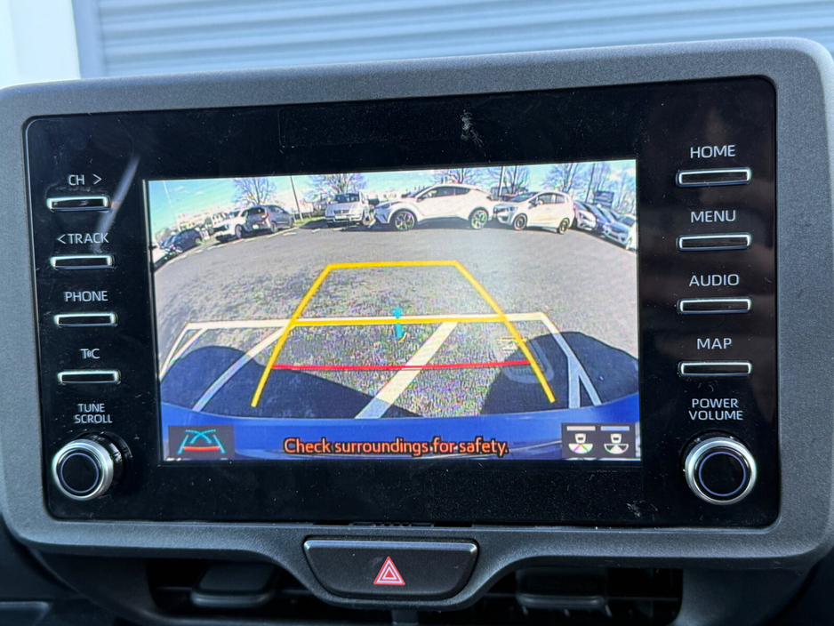 2021 Toyota Yaris - image 12