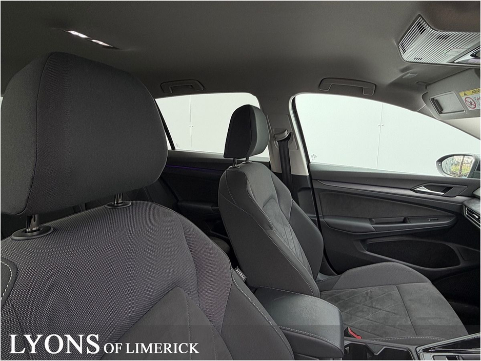 2023 Volkswagen Golf - image 11