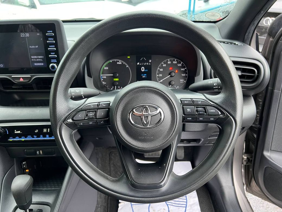 2021 Toyota Yaris 1.5 HYBRID // REVERSE CAMERA // ADAPTIVE CRUISE CONTROL // DIGITAL CLIMATE CONTROL €13,950