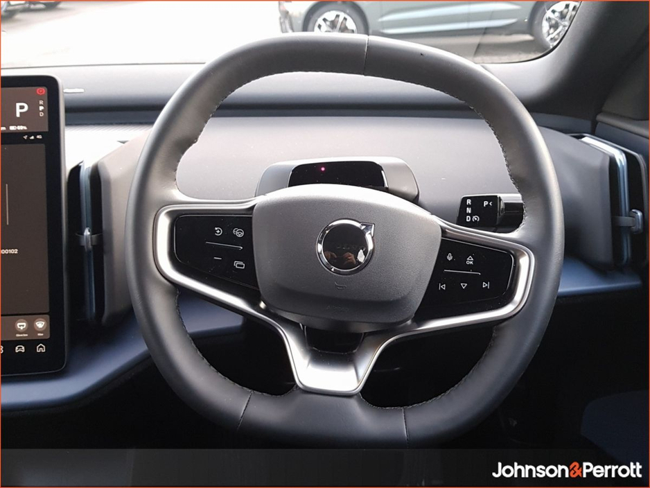 2025 Volvo EX30 69 kWh 272bhp Extended Range PLus €40,900