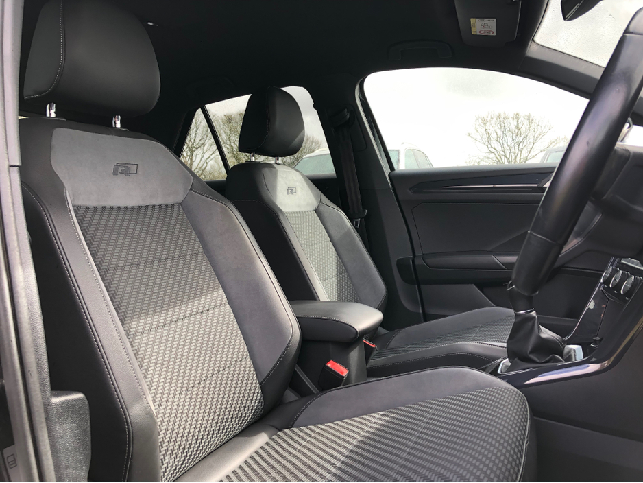 2019 Volkswagen T-Roc - image 15