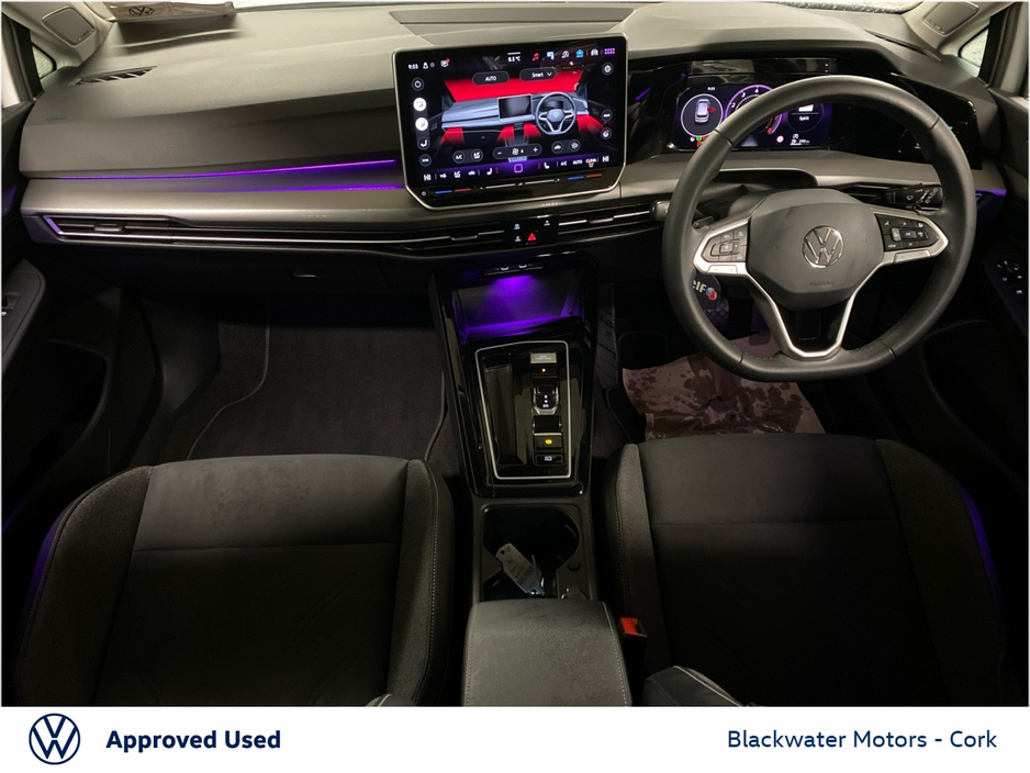 2025 Volkswagen Golf - image 2