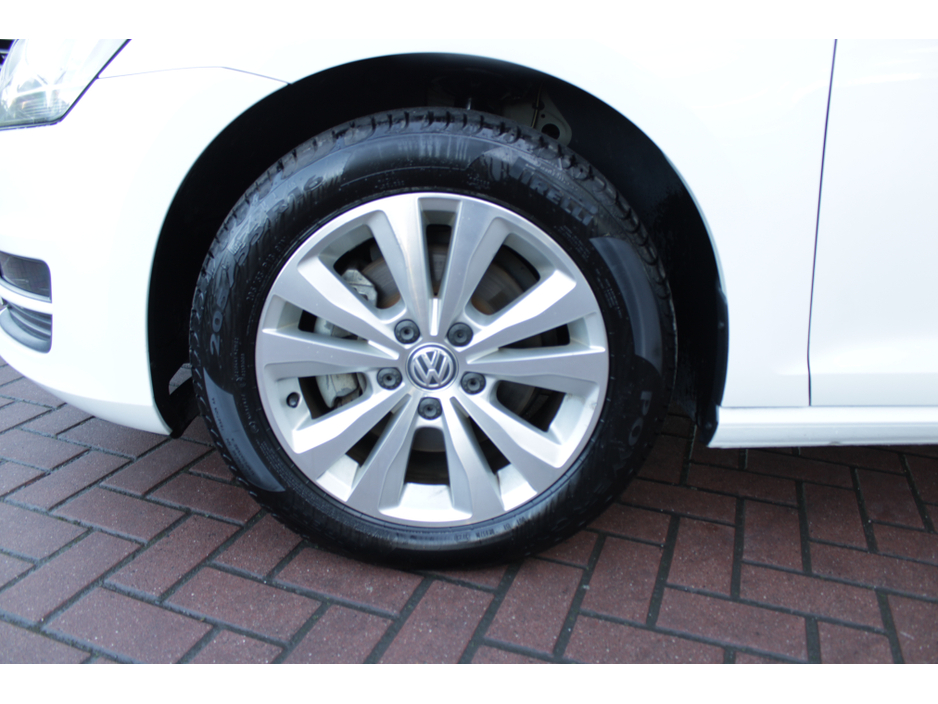 2016 Volkswagen Golf - image 22