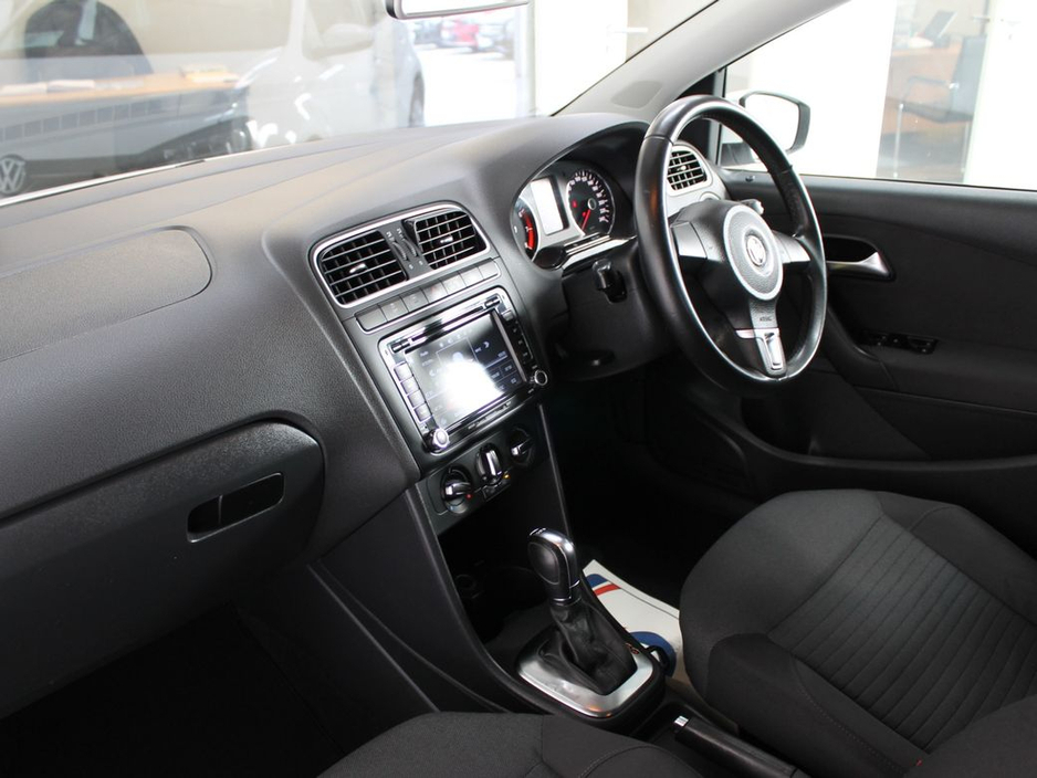 2012 Volkswagen Polo - image 9