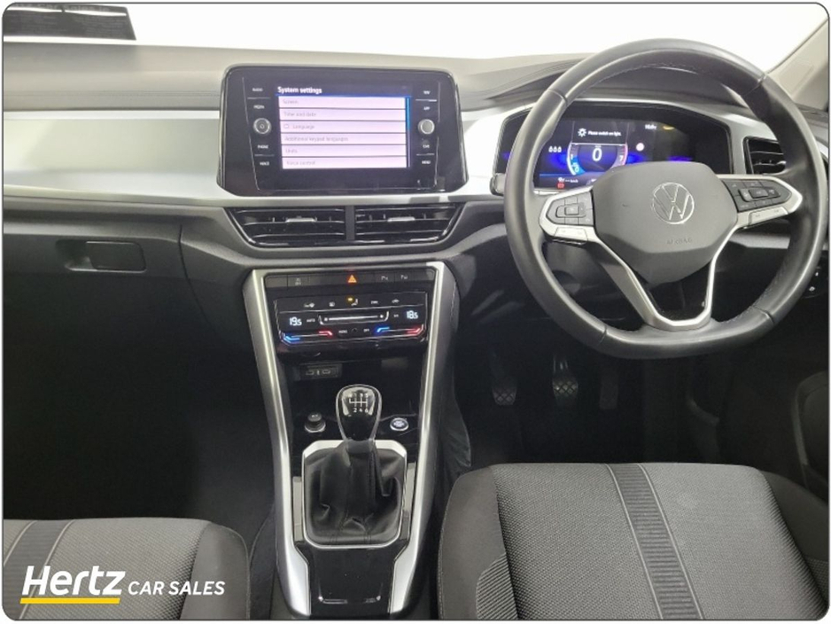 2024 Volkswagen T-Roc - image 9