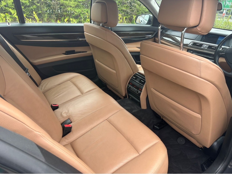 2011 BMW 7 Series - image 9