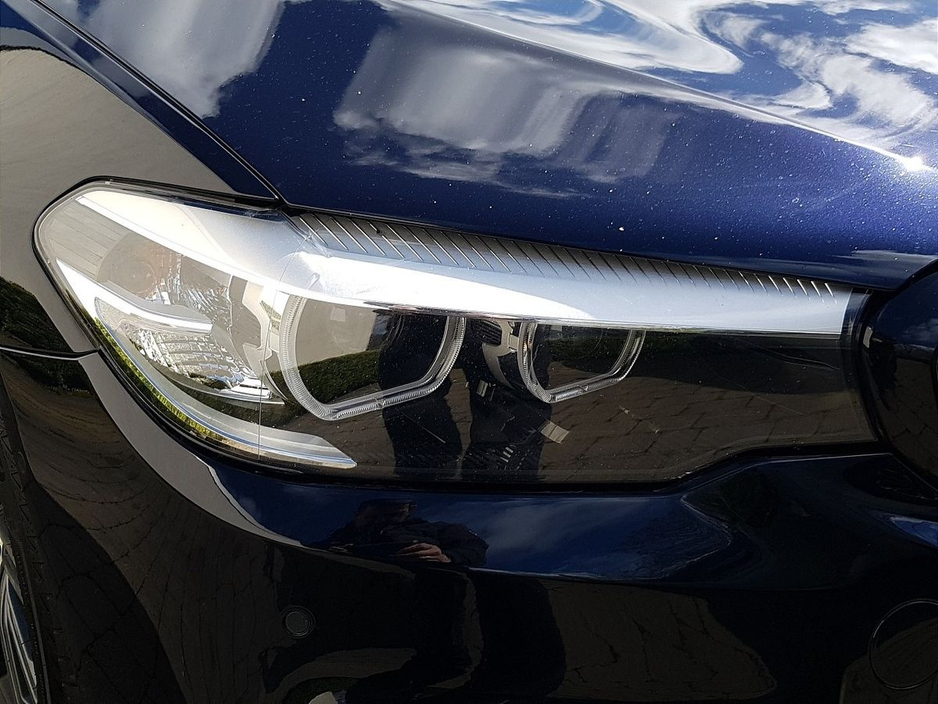 2019 BMW 5 Series - image 19