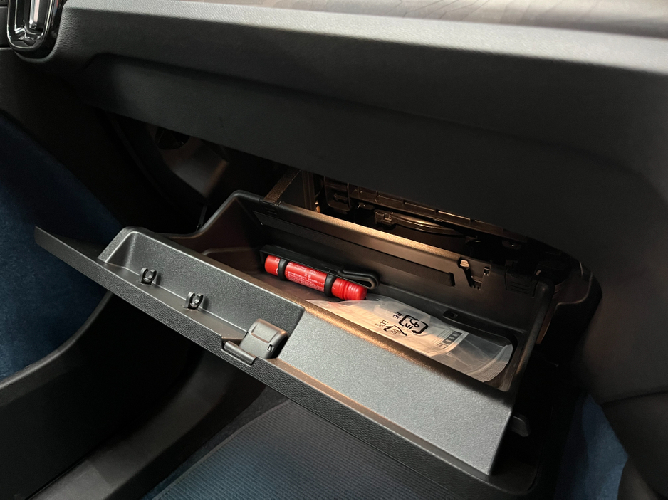 2023 Volvo XC40 - image 19