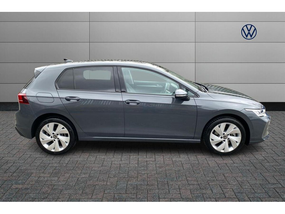 2025 Volkswagen Golf - image 2