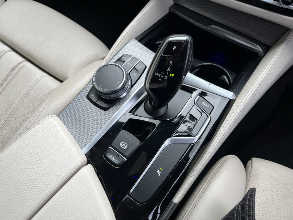 2018 BMW 5 Series - image 16