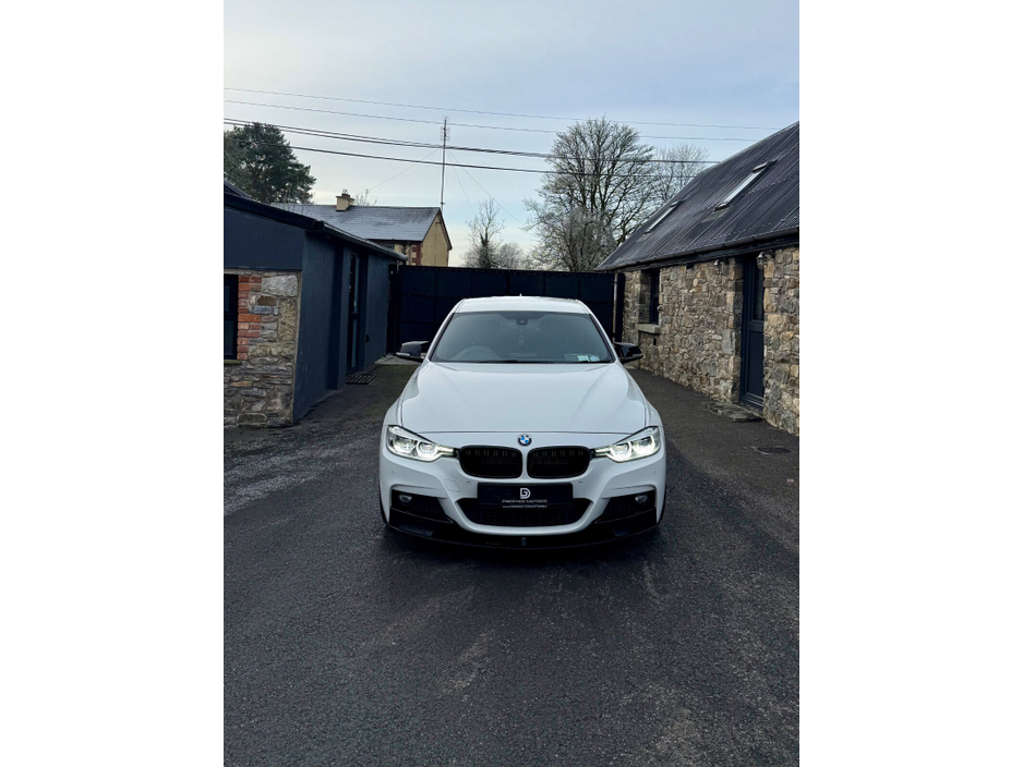2018 BMW 3 Series 330e M Sport €17,995