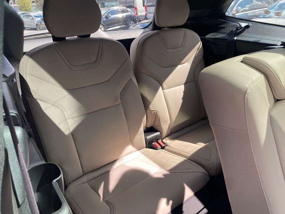 2025 Volvo EX90 - image 12