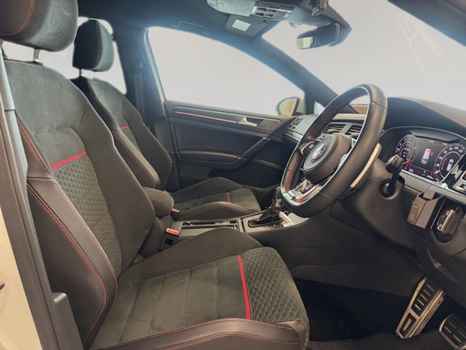 2019 Volkswagen Golf - image 11