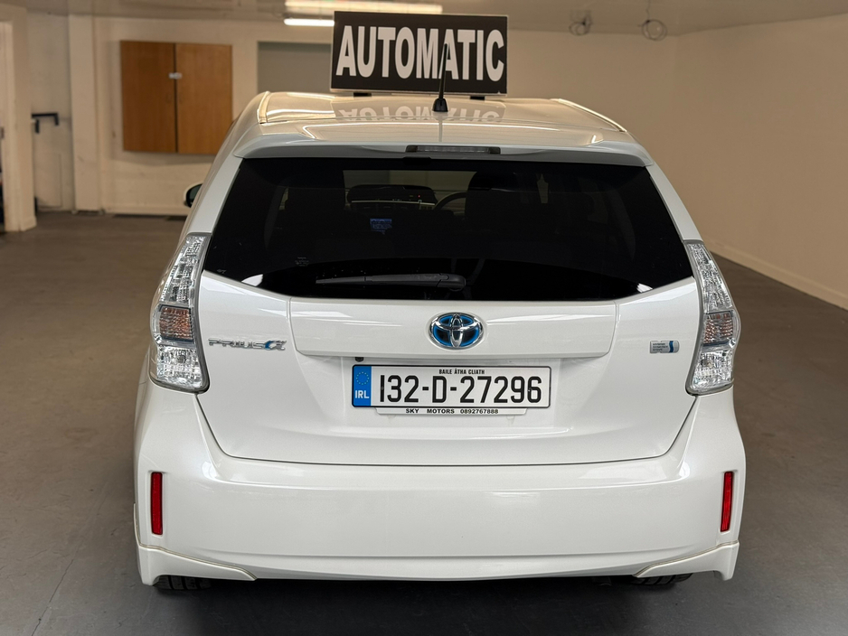 2013 Toyota Prius  €12,490