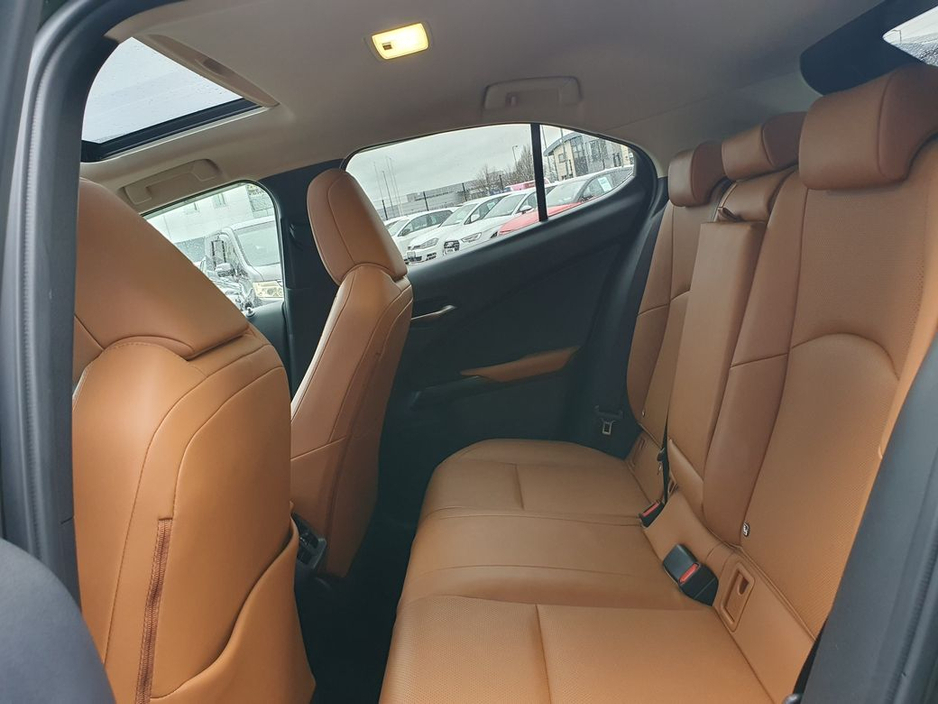 2019 Lexus UX 250 H - image 19