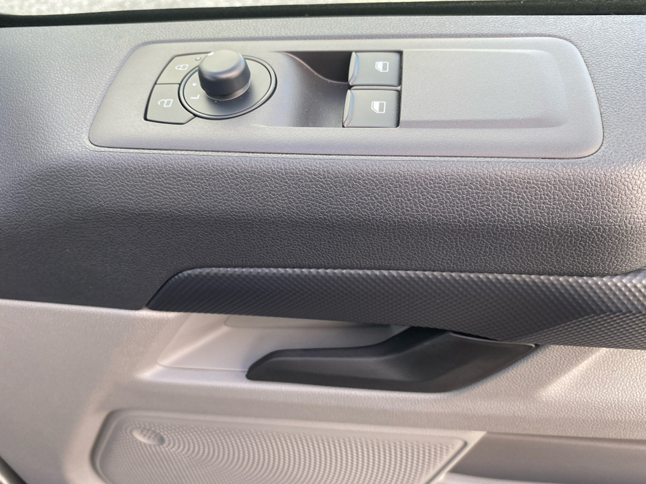 2026 Ford Transit Kombi Kombi 2.5 PHEV 232 BHP Automatic €60,500