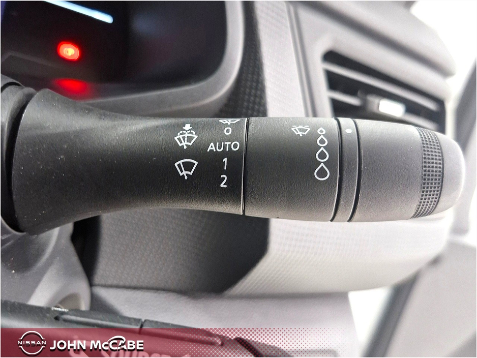 2025 Nissan Primastar - image 24