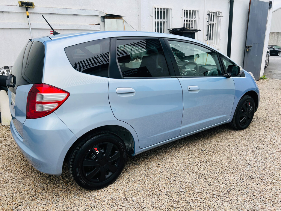 2010 Honda Fit - image 8