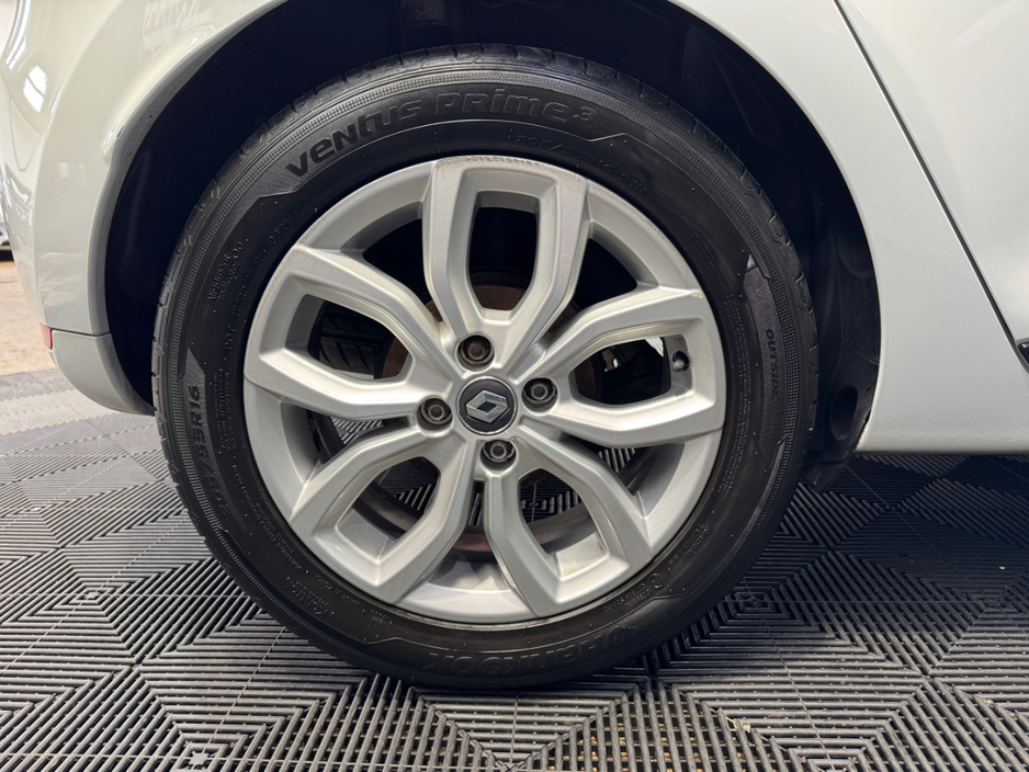 2017 Renault Clio - image 20