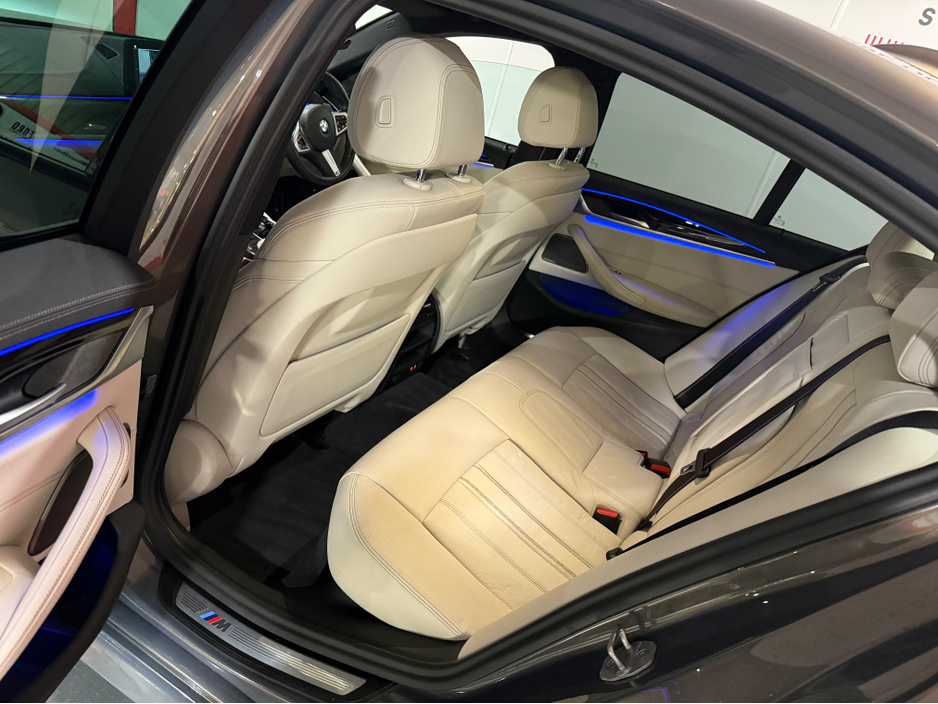 2023 BMW 5 Series - image 23