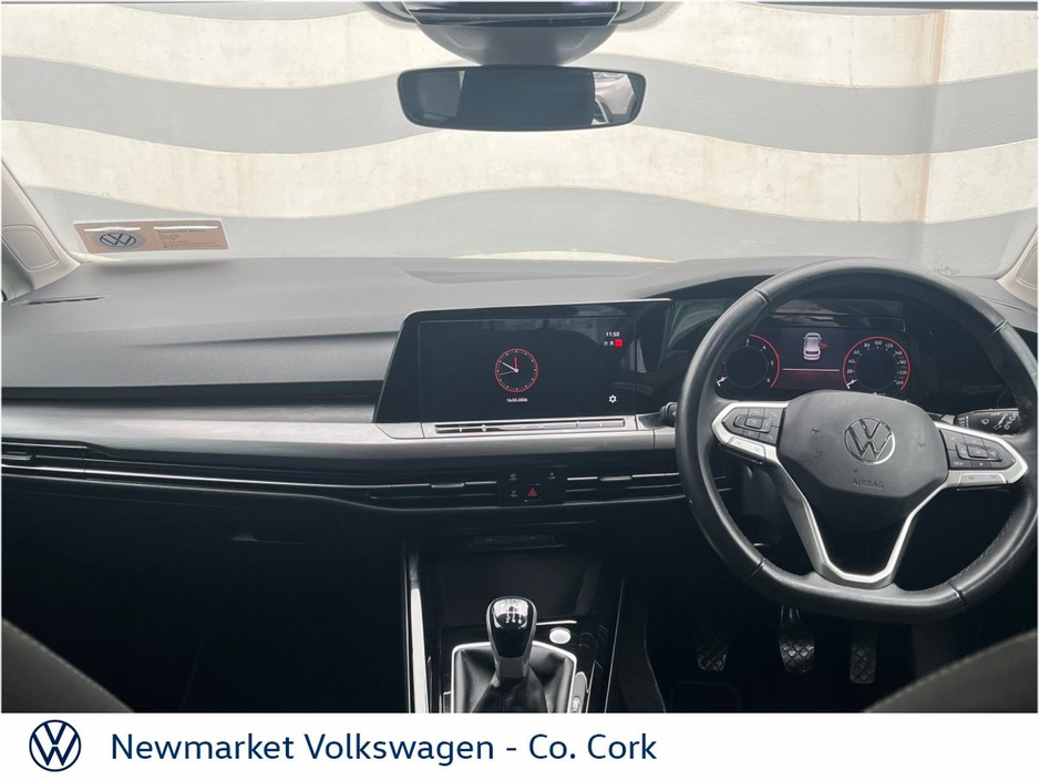 2023 Volkswagen Golf - image 2
