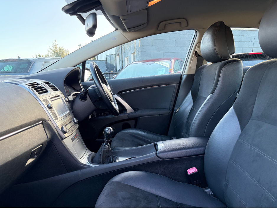 2015 Toyota Avensis 2.0 D-4D LUNA ** IRISH CAR ** REVERSE CAMERA ** HALF LEATHER ** 2 KEYS ** SUPERB EXAMPLE ** €9,995