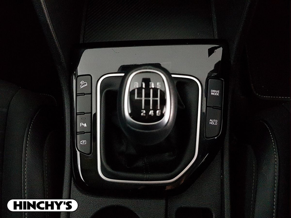 2022 Kia Sportage - image 11